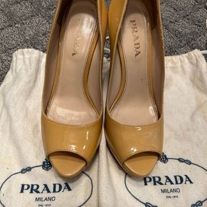 Prada nude patent leather 4inch pumps